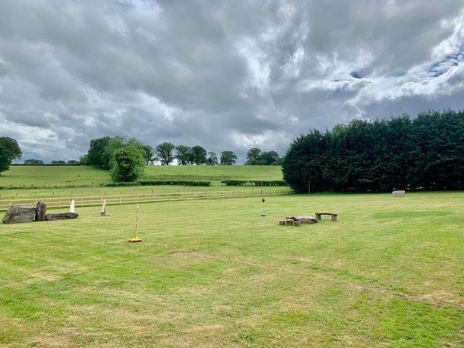 Coed Farm-Hot Tub-Sleeps 12-Near Breconヴィラ エクステリア 写真